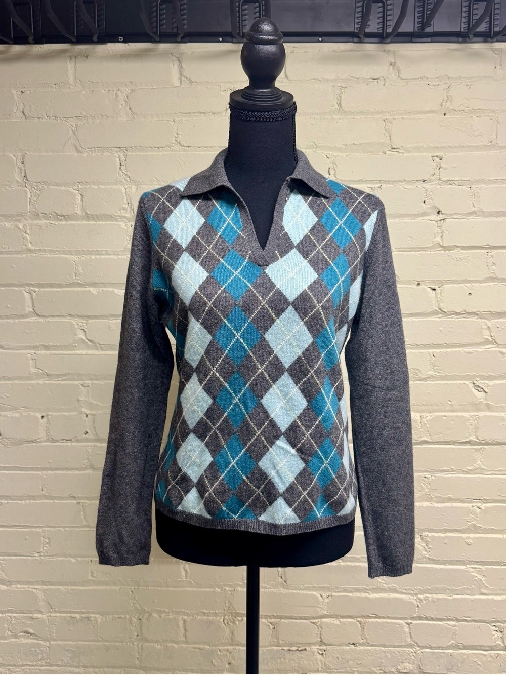 Charter Club, Women’s Gray & Turquoise Blue Argyle Cashmere V-Neck Sweater